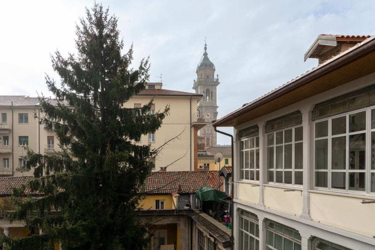 Varese Suites Exterior photo